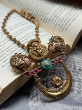 Load image into Gallery viewer, Statement vintage style pendant chain in silver 925 and gold polished