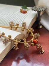 Load image into Gallery viewer, Vintage style coral necklace in silver 925