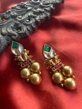 Load image into Gallery viewer, Silver 92.5 gold polish kundan earrings