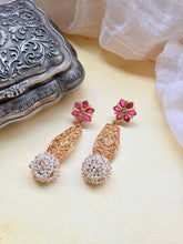 Load image into Gallery viewer, Vintage inspired (925 silver) earrings in gold polish