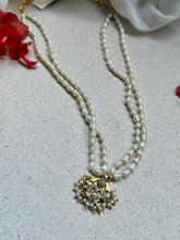 Load image into Gallery viewer, Kundan and pearl necklace