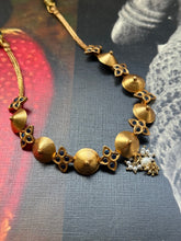 Load image into Gallery viewer, Vintage style necklace