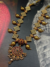 Load image into Gallery viewer, Vintage style statement necklace