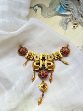Load image into Gallery viewer, Vintage style statement pendant