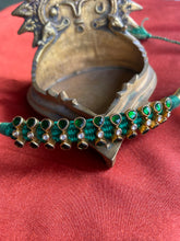 Load image into Gallery viewer, Emerald green kundan bracelet/Ponchi