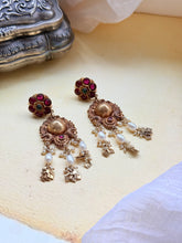 Load image into Gallery viewer, Vintage inspired (925 silver) earrings in gold polish