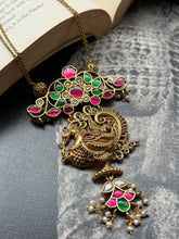 Load image into Gallery viewer, Statement vintage style pendant chain in silver 925 and gold polished