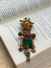 Load image into Gallery viewer, Vintage style statement pendant
