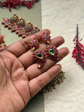 Load image into Gallery viewer, Statement kundan work mango necklace set with earrings (comes with an adjustable threadwork )