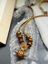 Load image into Gallery viewer, Kundan necklace in silver 925 and antique gold polish