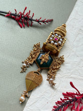 Load image into Gallery viewer, Gold polished, vintage style pendant in silver 925