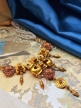 Load image into Gallery viewer, Vintage style statement pendant