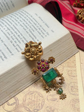 Load image into Gallery viewer, Vintage style statement pendant