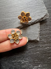 Load image into Gallery viewer, Silver 92.5 gold polish flower earrings