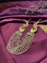 Load image into Gallery viewer, Multilayered festive pearl necklace