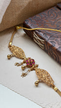 Load image into Gallery viewer, Statement vintage style choker necklace