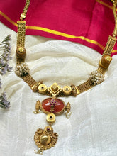 Load image into Gallery viewer, Statement vintage style onyx necklace