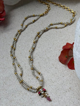 Load image into Gallery viewer, Pearl bunch necklace