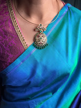 Load image into Gallery viewer, Vintage style pendant with cut stones