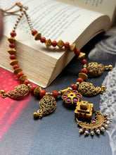 Load image into Gallery viewer, Coral necklace in silver 925 and gold polish