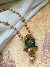 Load image into Gallery viewer, Vintage style pendant with pearl chain