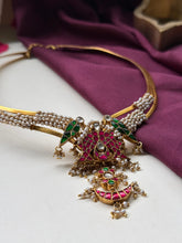 Load image into Gallery viewer, Statement vintage style pearl hasli