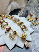 Load image into Gallery viewer, Statement vintage style necklace with earrings