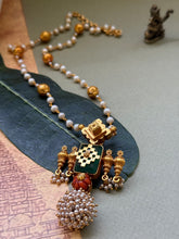 Load image into Gallery viewer, Vintage style pendant with pearl chain