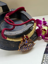 Load image into Gallery viewer, Kundan choker with thread work