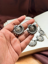 Load image into Gallery viewer, Nagru necklace set in oxidised silver 925