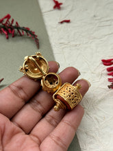 Load image into Gallery viewer, Gold polished, vintage style pendant in silver 925