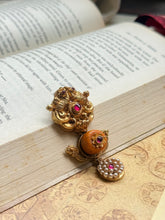 Load image into Gallery viewer, Vintage style statement pendant