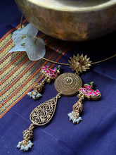 Load image into Gallery viewer, Statement vintage 925gold polish hasli with pendant-13