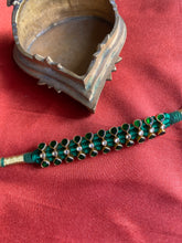Load image into Gallery viewer, Emerald green kundan bracelet/Ponchi