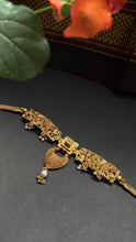 Load image into Gallery viewer, Statement vintage style choker necklace