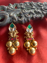 Load image into Gallery viewer, Silver 92.5 gold polish kundan earrings
