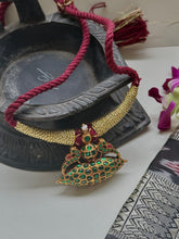Load image into Gallery viewer, Kundan choker with thread work