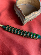 Load image into Gallery viewer, Emerald green kundan bracelet/Ponchi