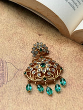 Load image into Gallery viewer, Vintage style pendant with cut stones