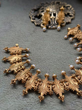 Load image into Gallery viewer, Statement vintage style necklace set