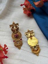 Load image into Gallery viewer, Vintage style statement earrings