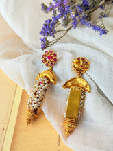 Load image into Gallery viewer, Vintage style statement earrings in sliver 925 in gold polish