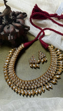 Load image into Gallery viewer, Statement kundan choker set