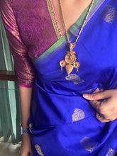 Load image into Gallery viewer, Statement vintage 925gold polish pendant with chain