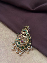 Load image into Gallery viewer, Vintage style pendant with cut stones