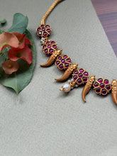 Load image into Gallery viewer, Vintage style statement necklace