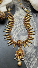 Load image into Gallery viewer, Statement vintage necklace