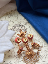 Load image into Gallery viewer, Vintage style statement pendant