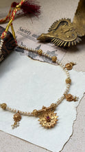 Load image into Gallery viewer, Pearl and silver neckpiece