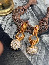 Load image into Gallery viewer, Vintage style (925 silver) earrings in gold polish
